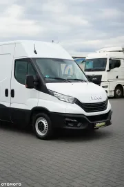 Car image 40
