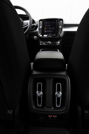 Volvo XC40 B4 Momentum 145 kW image number 27