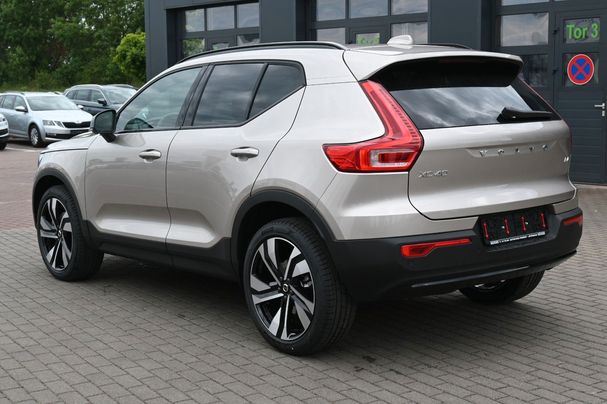 Volvo XC40 B4 Plus Dark DKG 145 kW image number 4