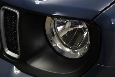 Car image 32