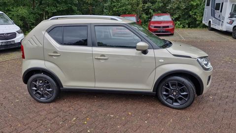 Car image 3