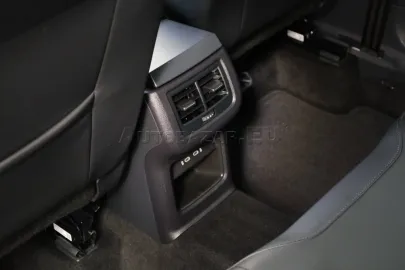 Car image 43