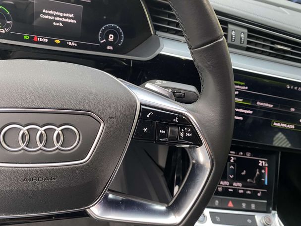 Audi e-tron 55 quattro Sportback 300 kW image number 22