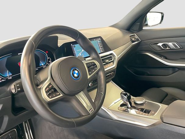 BMW 330 e Touring M Sport 215 kW image number 8