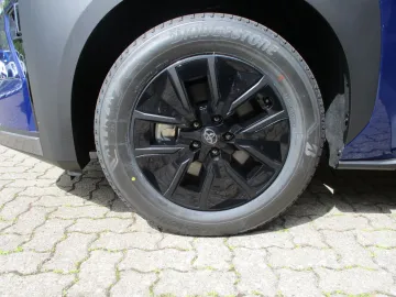 Car image 19