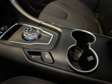 Car image 26