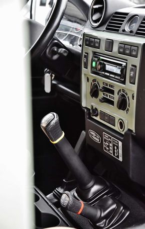 Land Rover Defender 90 90 kW image number 26