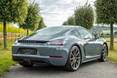 Car image 5