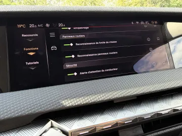 Car image 35