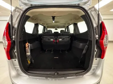 Car image 29