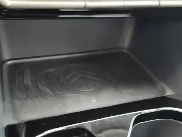 Car image 28