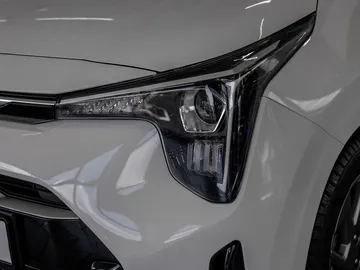 Car image 24