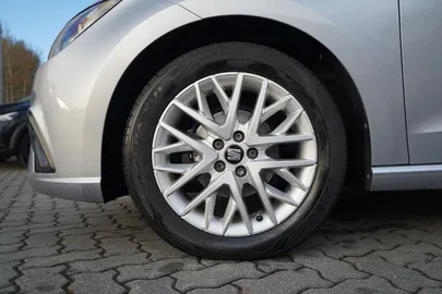Car image 30