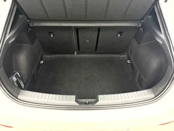 Car image 40