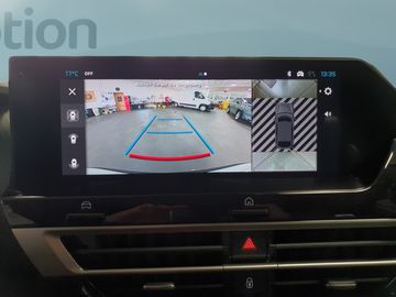 Car image 12