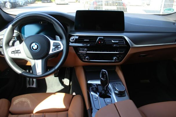 BMW 530 Touring xDrive 215 kW image number 6