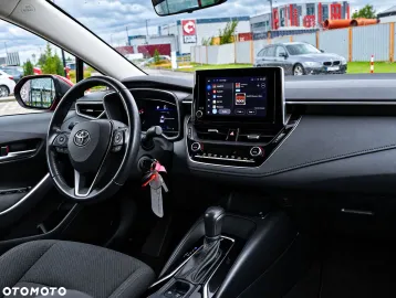 Car image 25