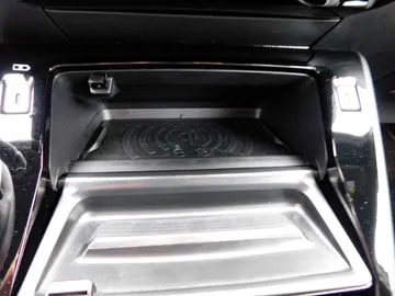Car image 36