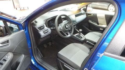 Car image 14