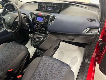 Car image 14