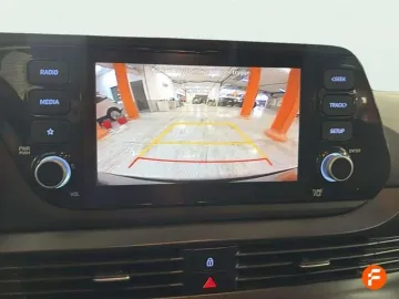 Car image 18