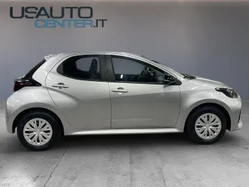 Car image 4