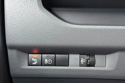 Car image 24
