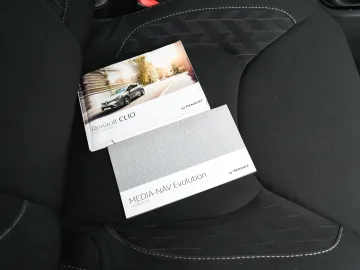 Car image 28
