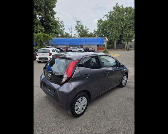 Car image 4