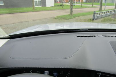 Car image 32