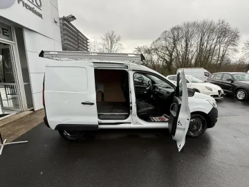 Car image 30