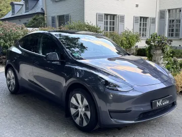 Car image 3