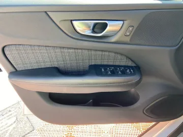Car image 35