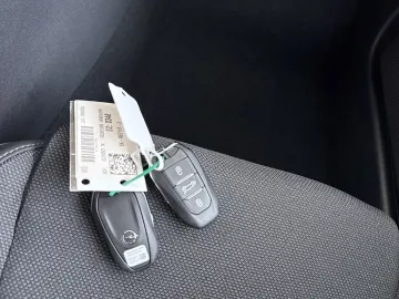 Car image 36