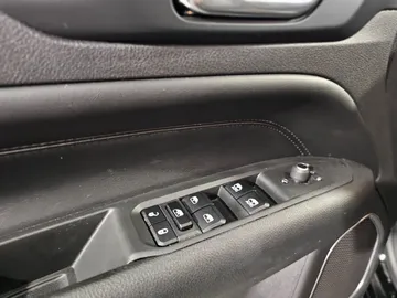 Car image 34