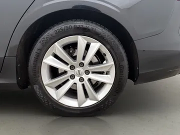 Car image 36