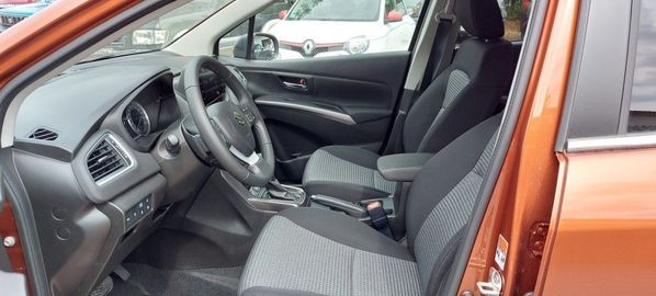 Car image 9