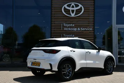 Car image 2
