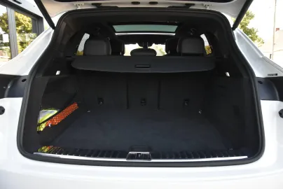 Car image 28