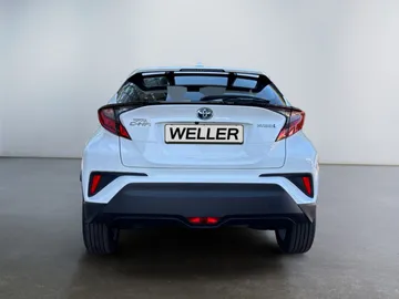 Car image 4