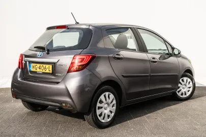 Car image 3