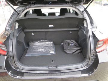 Car image 12