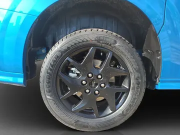 Car image 26