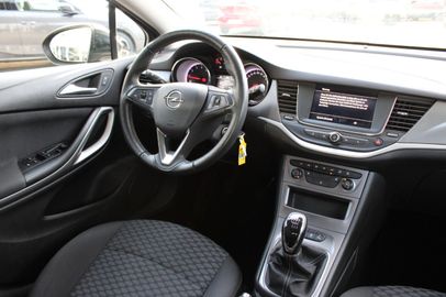 Car image 14