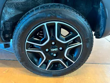 Car image 29