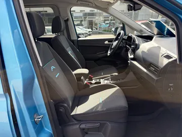 Car image 29