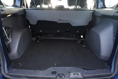 Car image 28