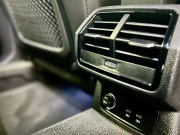 Car image 36