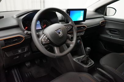 Car image 4