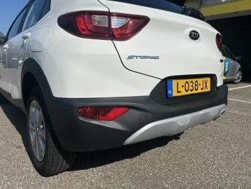 Car image 26